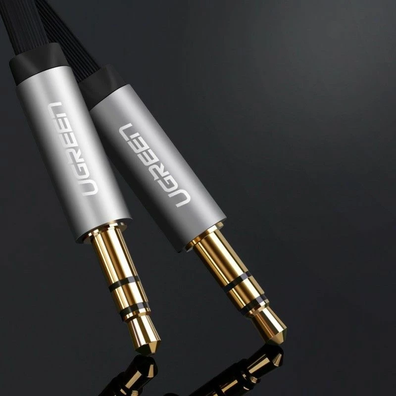 Kabllo AUX Ugreen 3.5mm Jack në 3.5mm Jack 5m, një konektor me kënd 90°, flat, black/silver