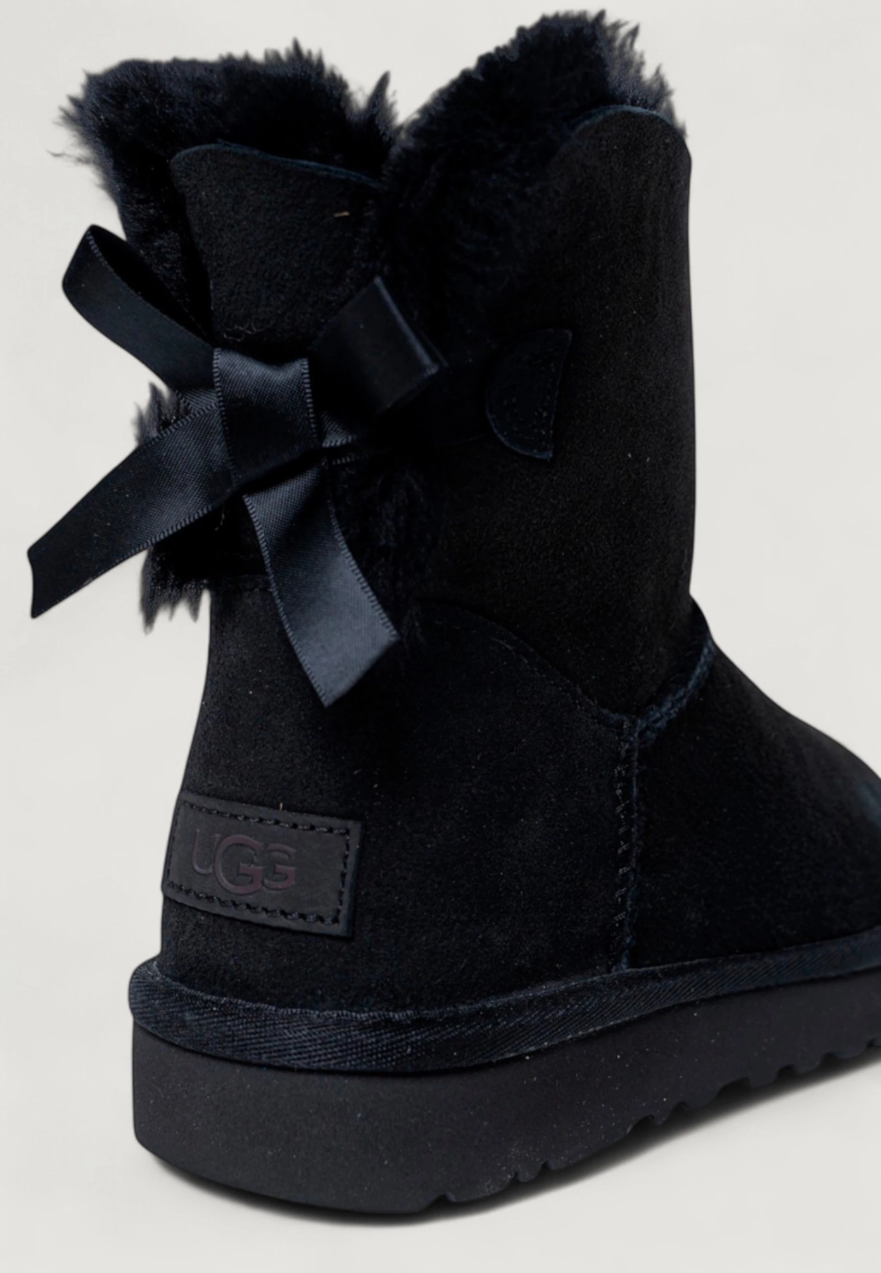 Çizme për femra UGG Mini Bailey Bow II 1016501, të zeza [Ngjyra: 37]
