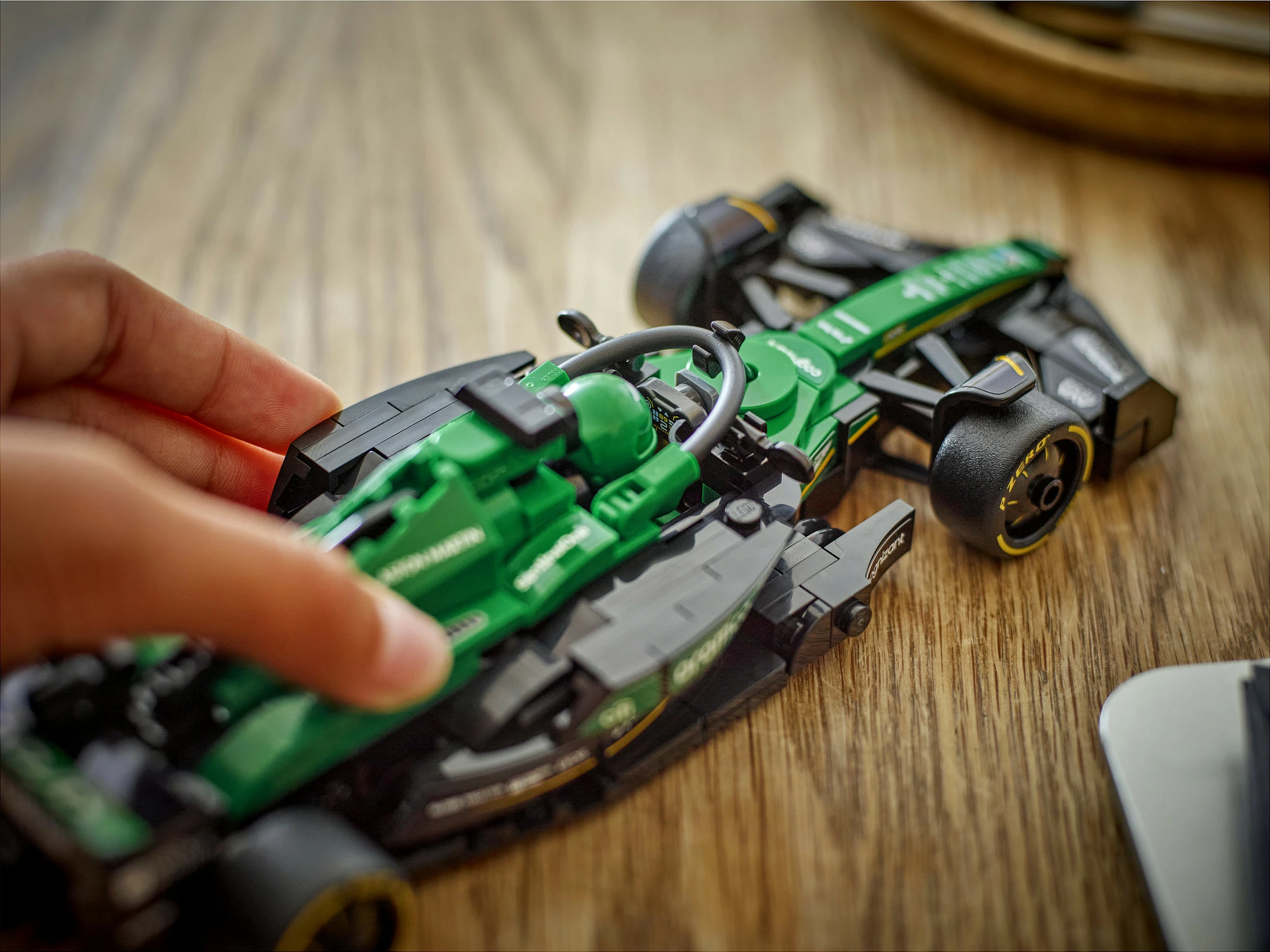 Set ndërtimi LEGO Aston Martin Aramco F1 AMR24, 269 pjesë, shumëngjyrësh