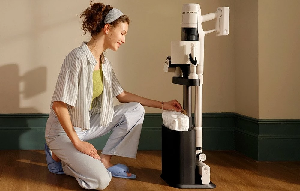 Fshesë me bateri vertikale Roborock H60 Hub, 115AW, 60min, HEPA H13, stacion me zbrazje automatike, e bardhë, set