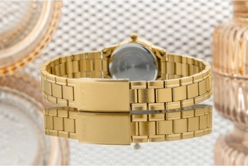 Orë dore për femra CASIO, ari