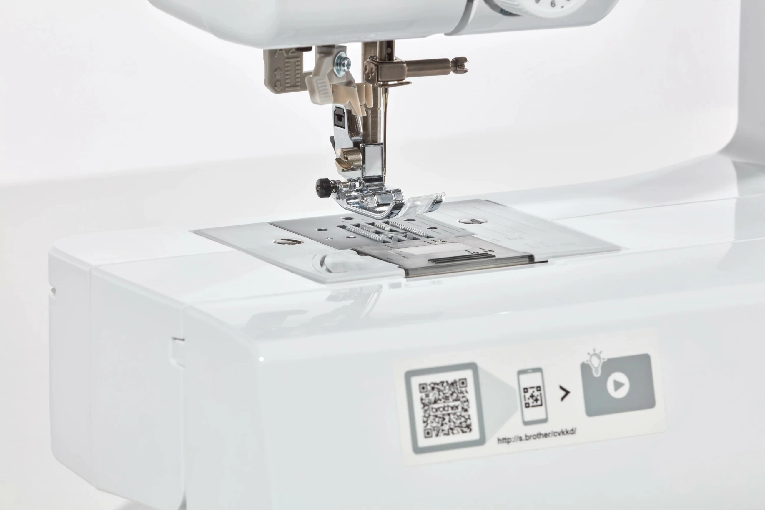 Makine qepëse Brother CS10s elektronike e bardhë
