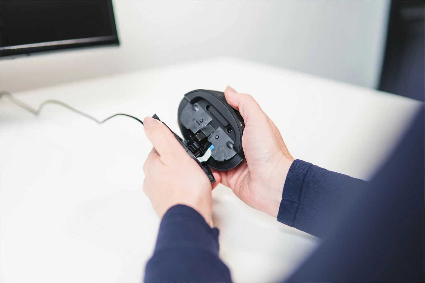 Maus BakkerElkhuizen Oyster Mouse, vertikal ergonomik, 1200 DPI, USB-A, ambidextrous, i zi/argjendtë