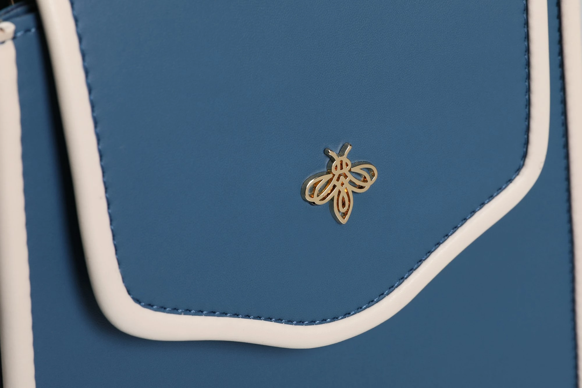 Çantë krahu Lucky Bees, 1248, ngjyrë kaltër-krem