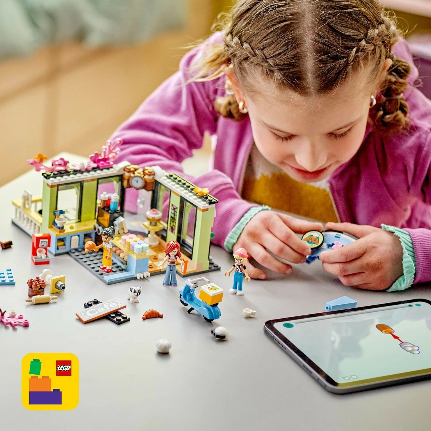 Set LEGO Friends 42618 Heartlake City Café, lodër ndërtimi, me figurina dhe aksesorë