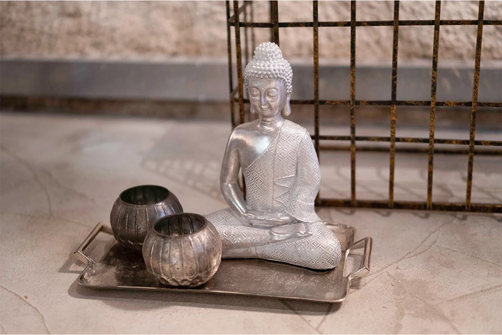 Tabaka dekorative e sheshtë, alumin, argjend, 49x26x4cm