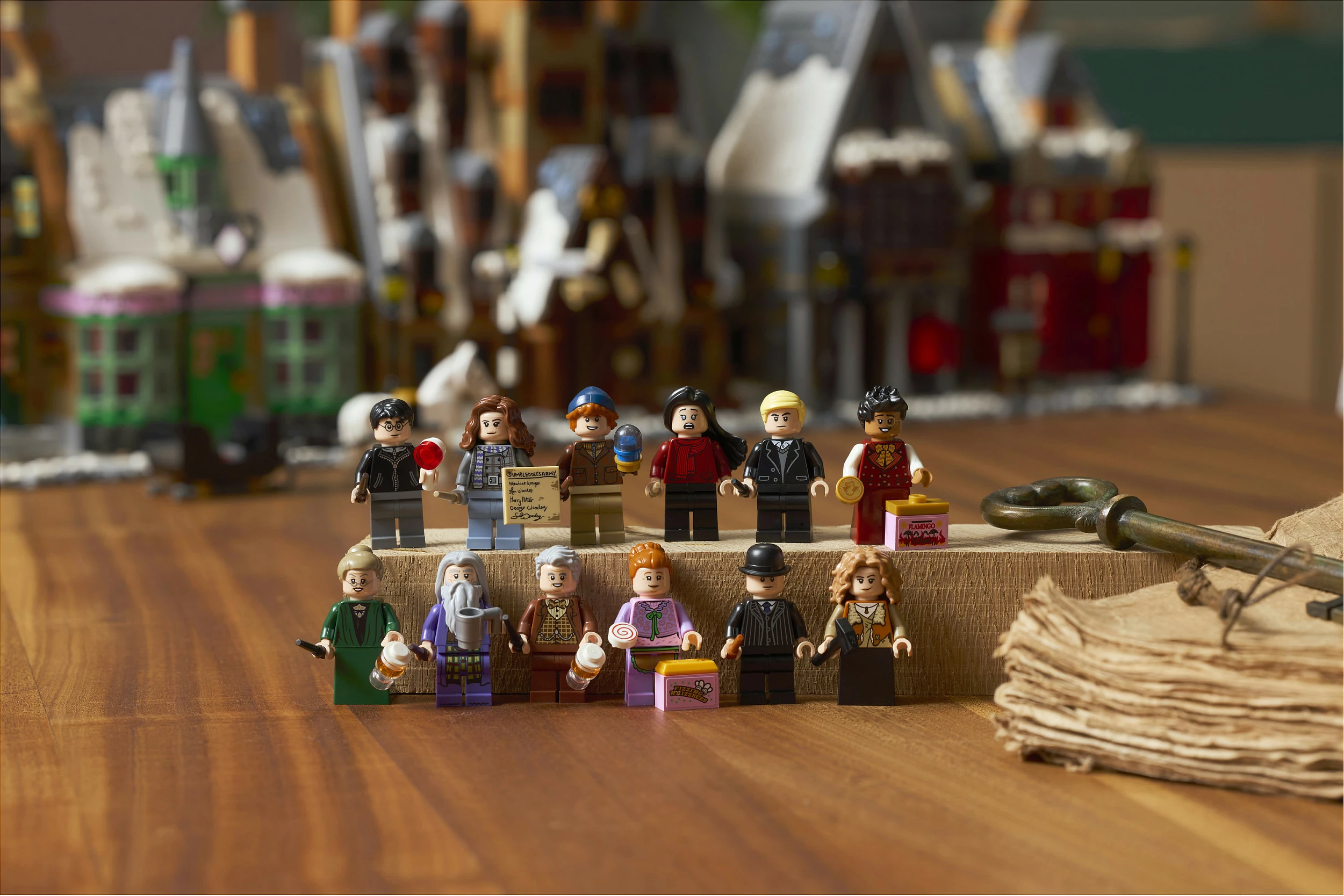 Set ndërtimi LEGO Harry Potter 76457 Hogsmeade Village (Collectors Edition), 3228 copë, 18+, multicolor