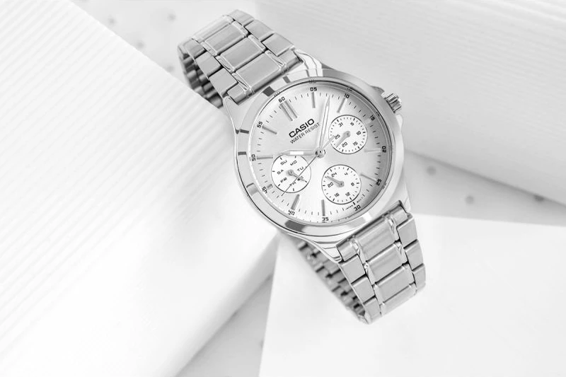 Orë dore për femra CASIO, argjend