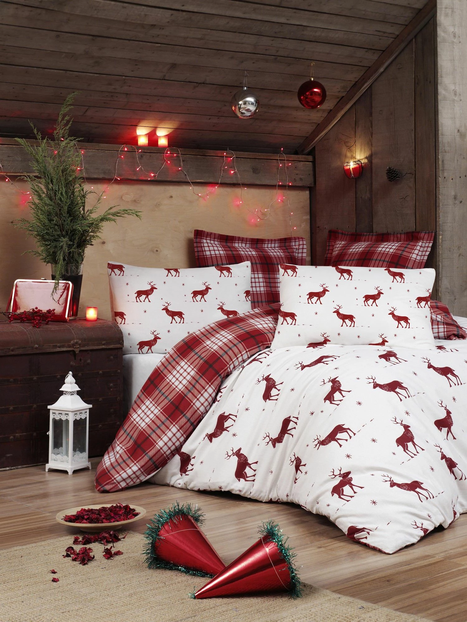 Set mbulesë jorgani njëpersonëshe, L'Essentiel Linge de Maison, model me drerë, ngjyrë e kuqe e errët dhe e bardhë