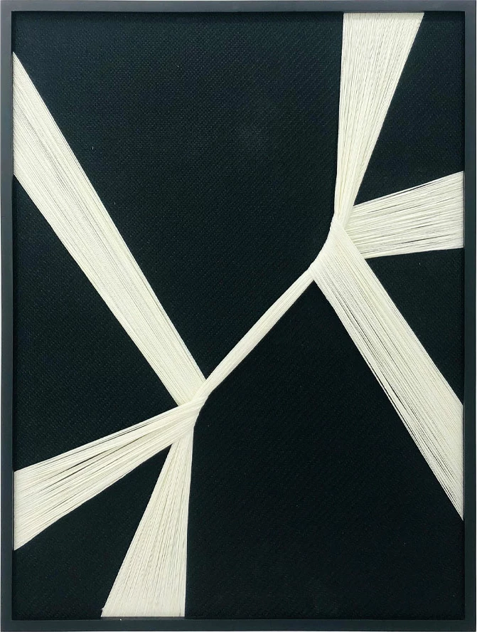 Pikturë dekorative Gentle Whispers, dru, fije të bardha e të zeza, 60x80x3cm