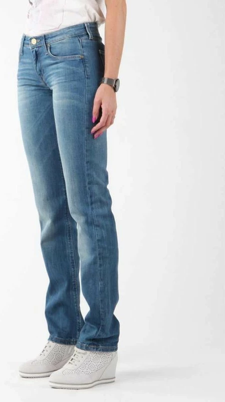 Xhinse Lee për femra