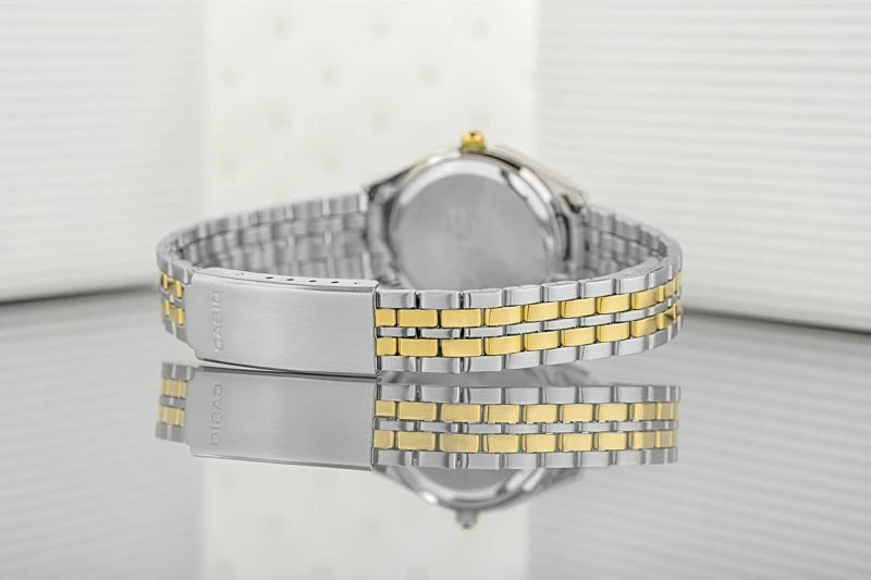 Orë dore për femra Casio, argjend dhe ar