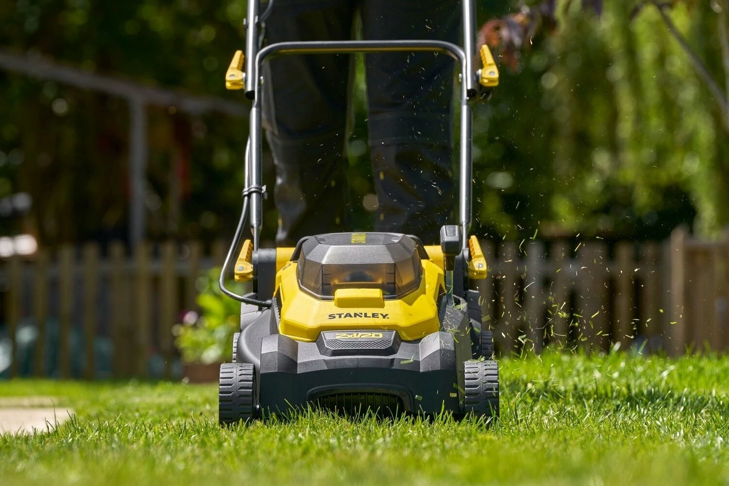 Kositëse bari me bateri Stanley SCMWP3701M2 37 cm 36V (2x18V) 2x4Ah, verdhë/zezë, set me 2 bateri + 2 karikues