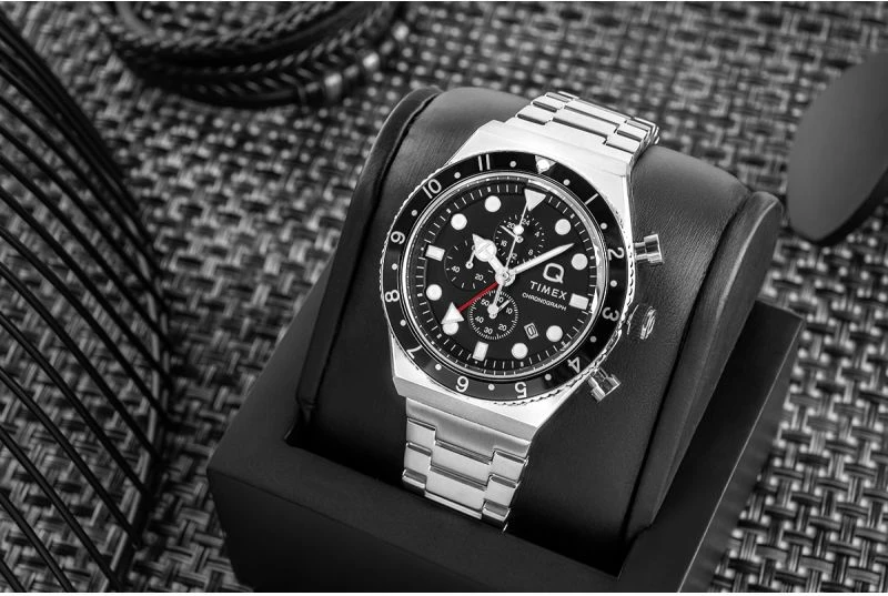 Orë dore për meshkuj Timex, e zezë