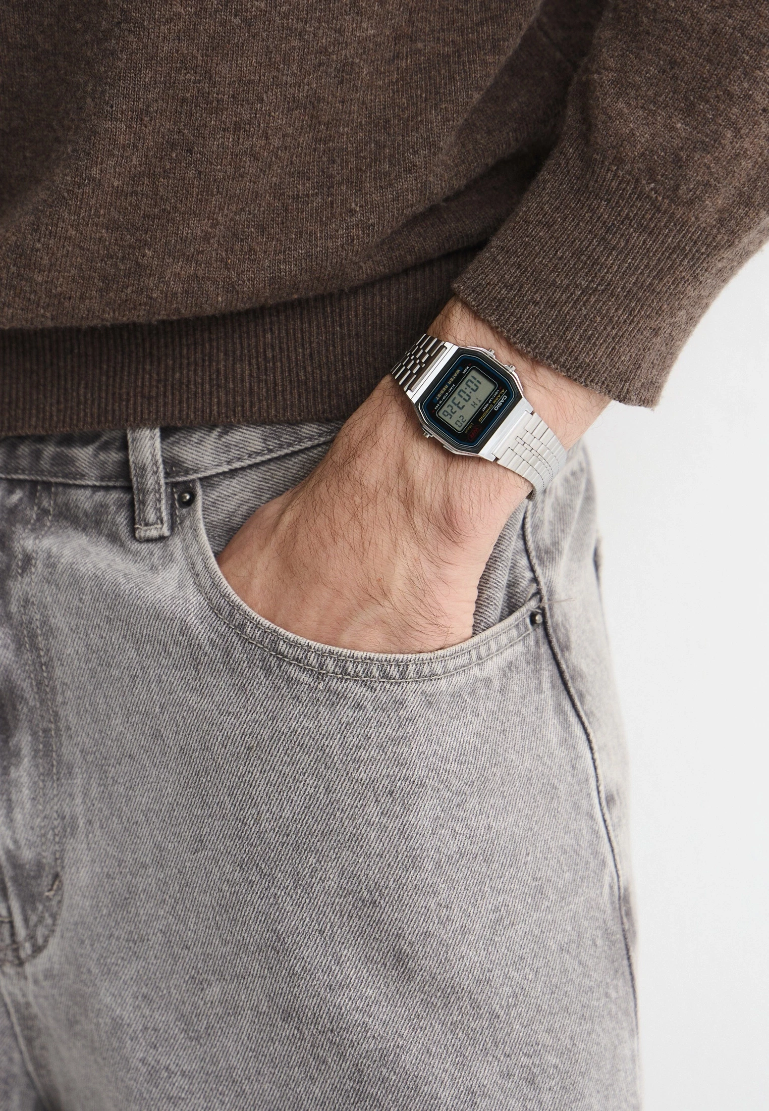 Orë dore Casio A159WA-N1, e argjendtë