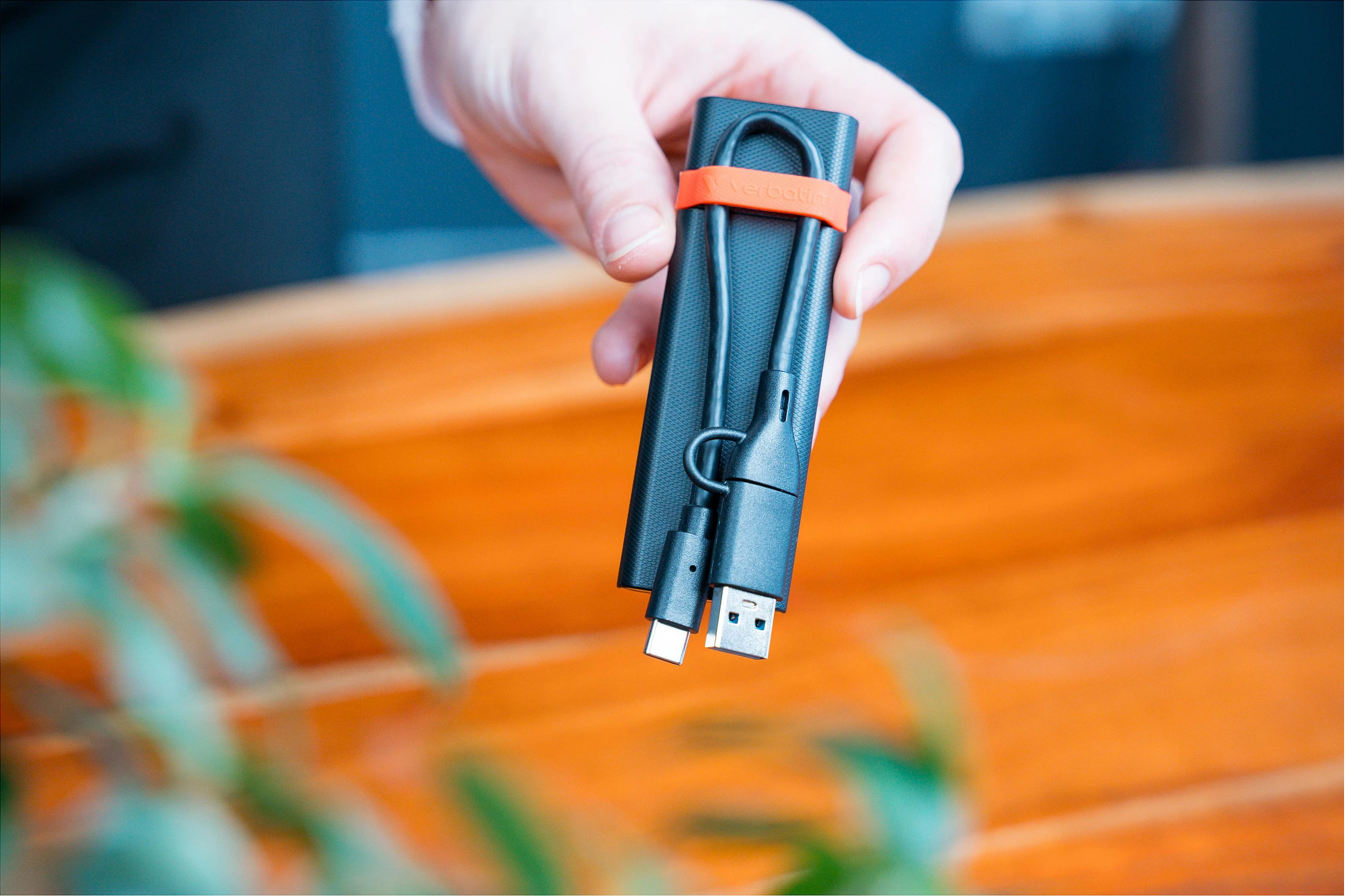 Kasë për SSD M.2 NVMe Verbatim Store ´n´ Go, USB-C USB 3.2 Gen2 10Gbps, e zezë/kuqe