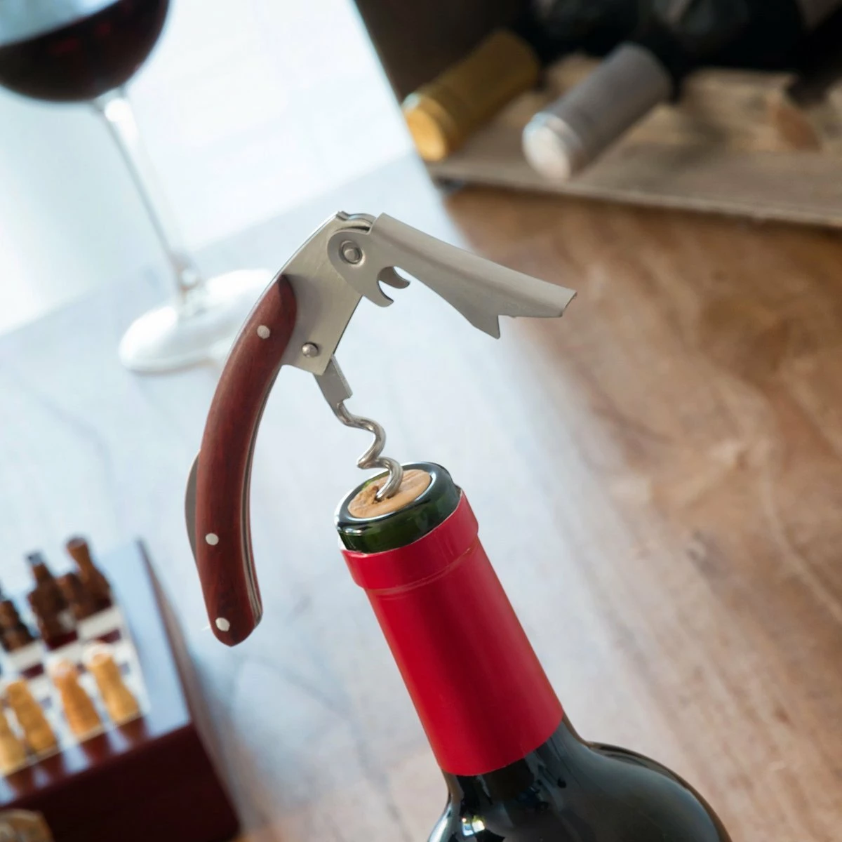 Set aksesorësh për verë dhe shah InnovaGoods Wine & Chess, 37 copë, shumëngjyrëshe