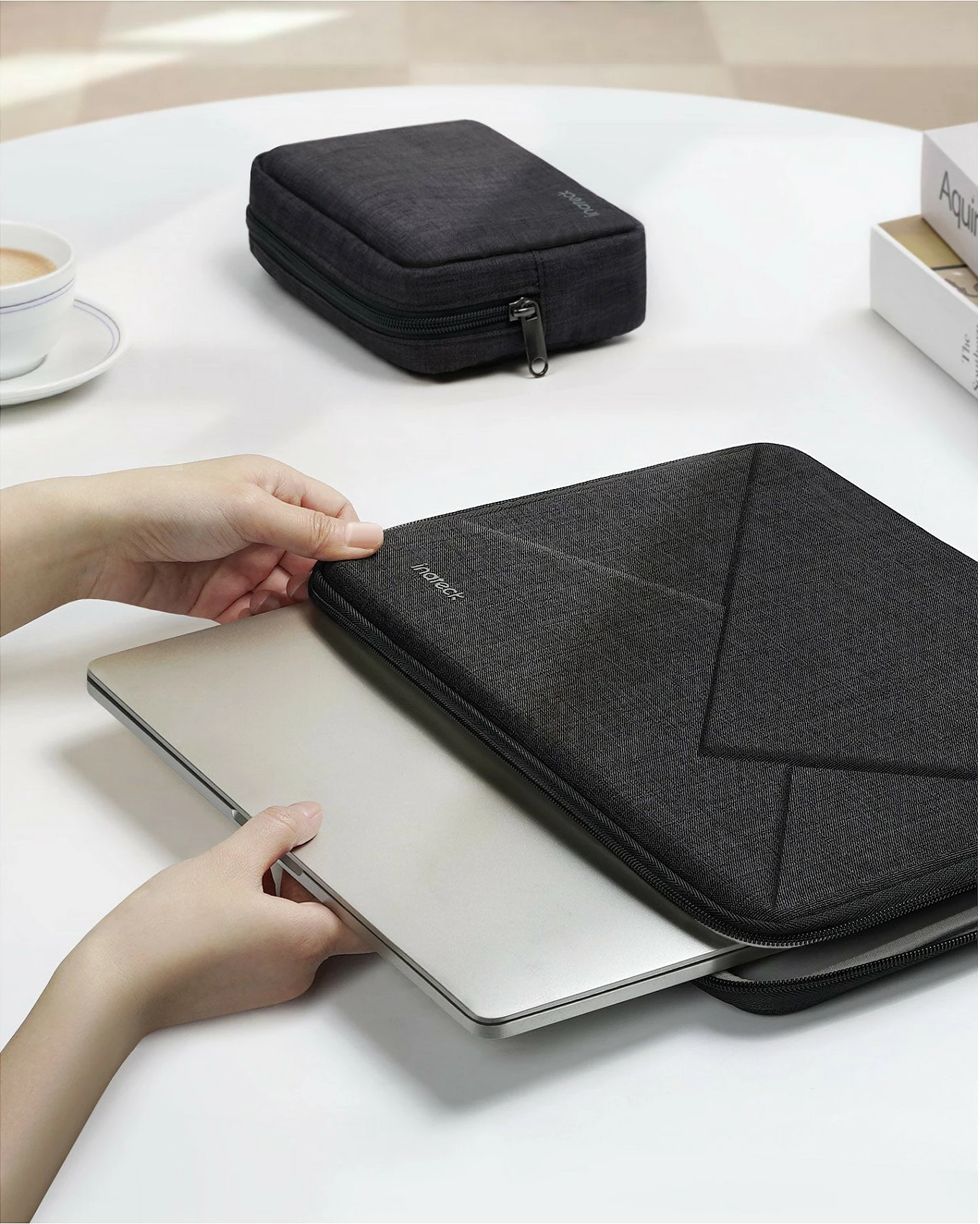 Çantë (sleeve) për laptop Inateck LB01007-13, 13.3", me çantë aksesore, e zezë