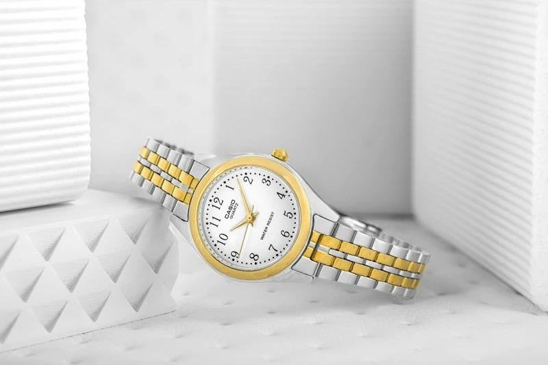 Orë dore për femra Casio, argjend dhe ar