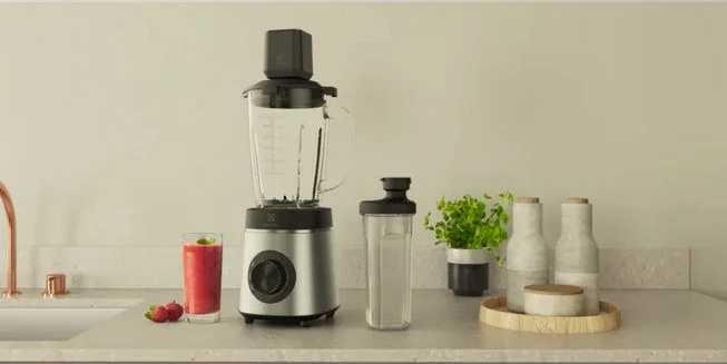 Blender Electrolux E6VB1-8ST me enë xhami, i zi