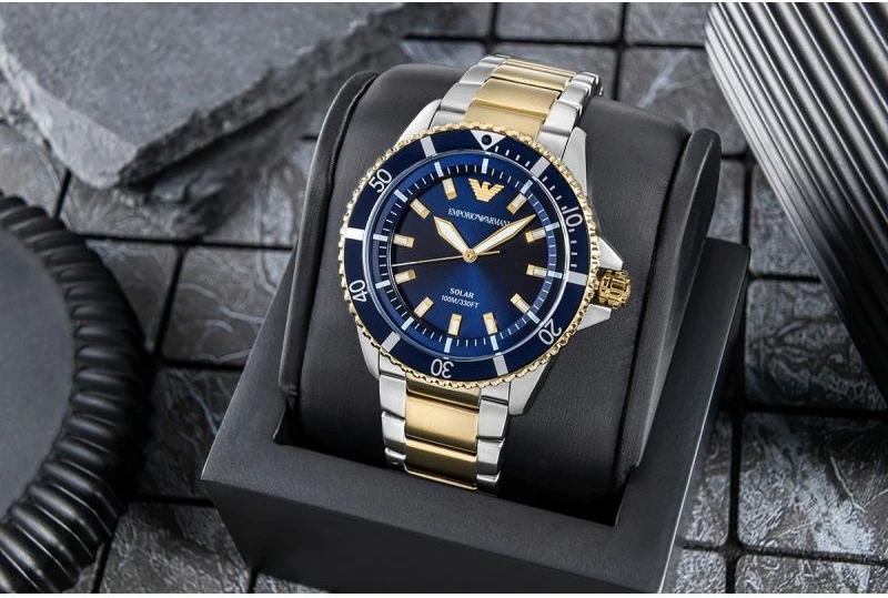 Orë dore meshkuj Emporio Armani World Explorer AR11738, dyngjyrëshe