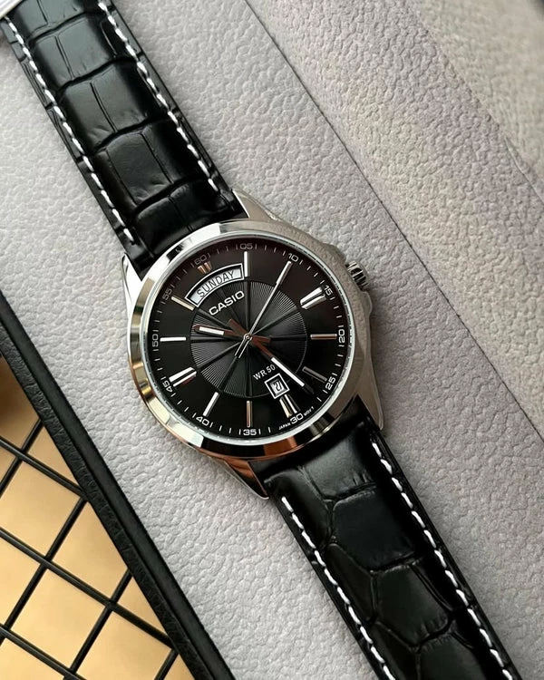 Orë dore Casio MTP-1381L-1AV, e argjendtë/zezë