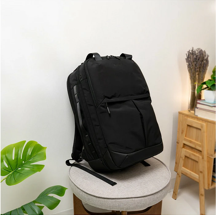 Çantë shpine Targus Lightweight Travel 15.6", 40L, e zezë