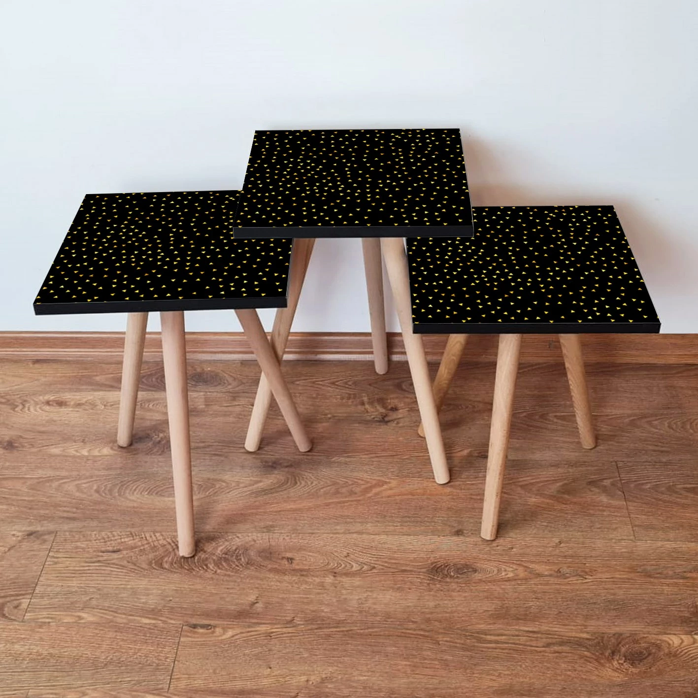 Set tavolinash ndihmëse, 3 copë, ngjyrë e zezë dhe ari, Skye Decor, 3Shp250