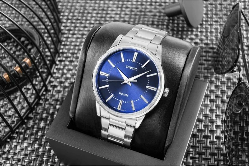 Orë dore meshkuj CASIO MTP-1303PD-2AVEG, argjendtë/kaltër, me kuti