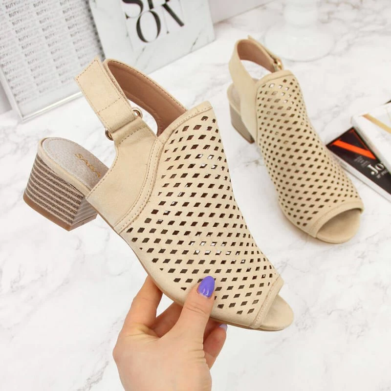 Sandale të mbyllura për femra Sabatina, bezhë