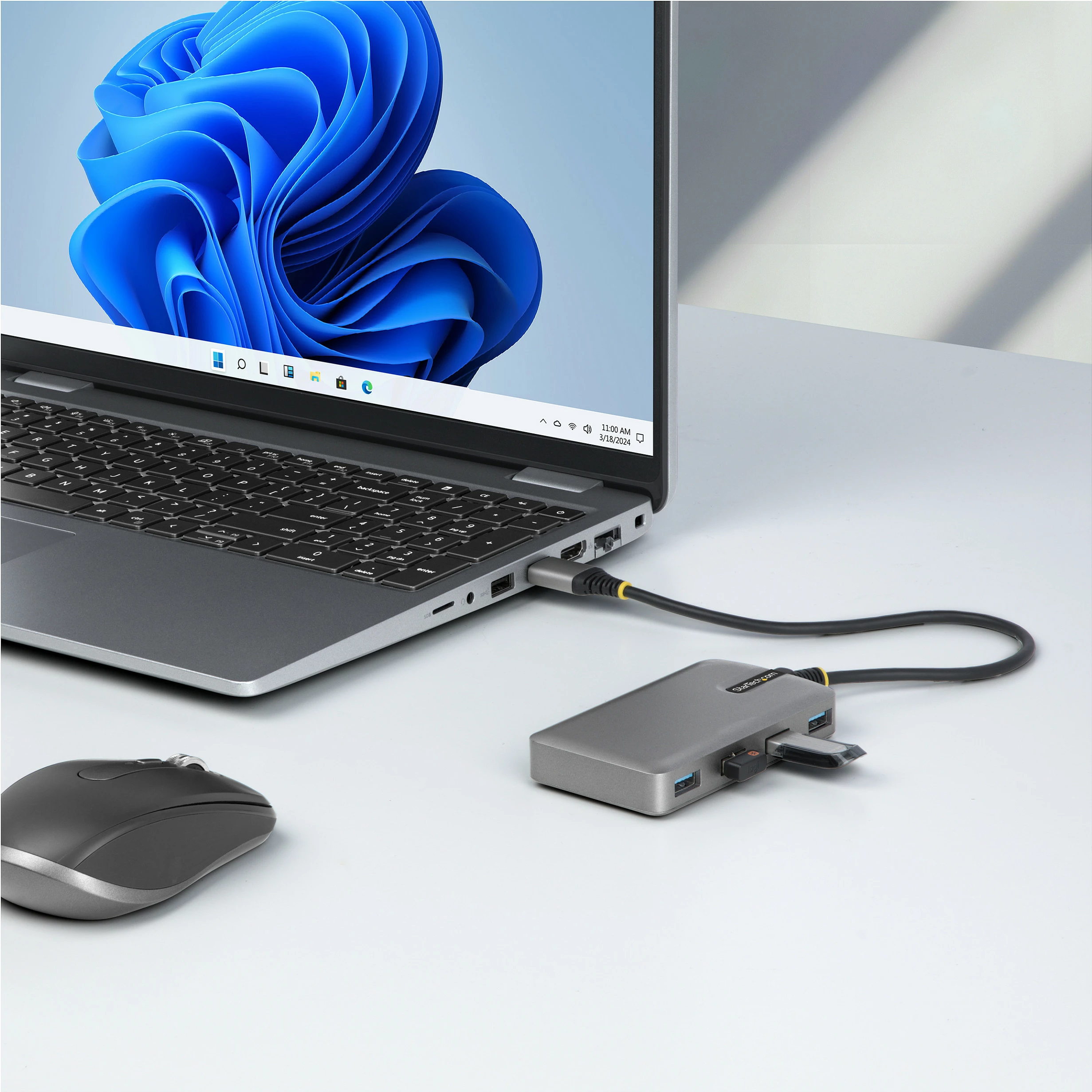 USB Hub StarTech 4-Port, USB 3.2 Gen 1 5Gbps, USB-A në 4x USB-A, me Micro-USB për energji shtesë, 30cm kabllo, gri