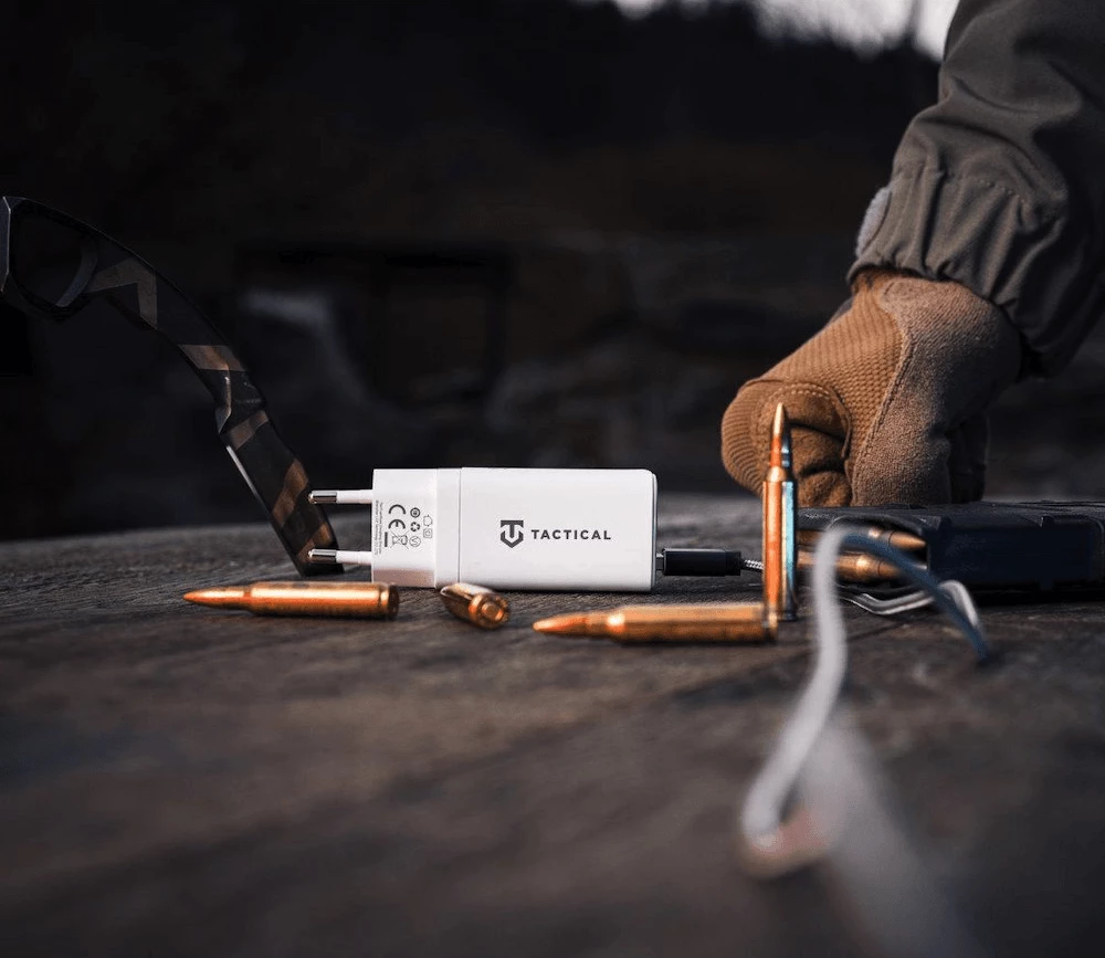 Karikues muri ONASI FlashBang GaN Fast Charger 65W PD, 2x USB-C + 1x USB-A, i bardhë