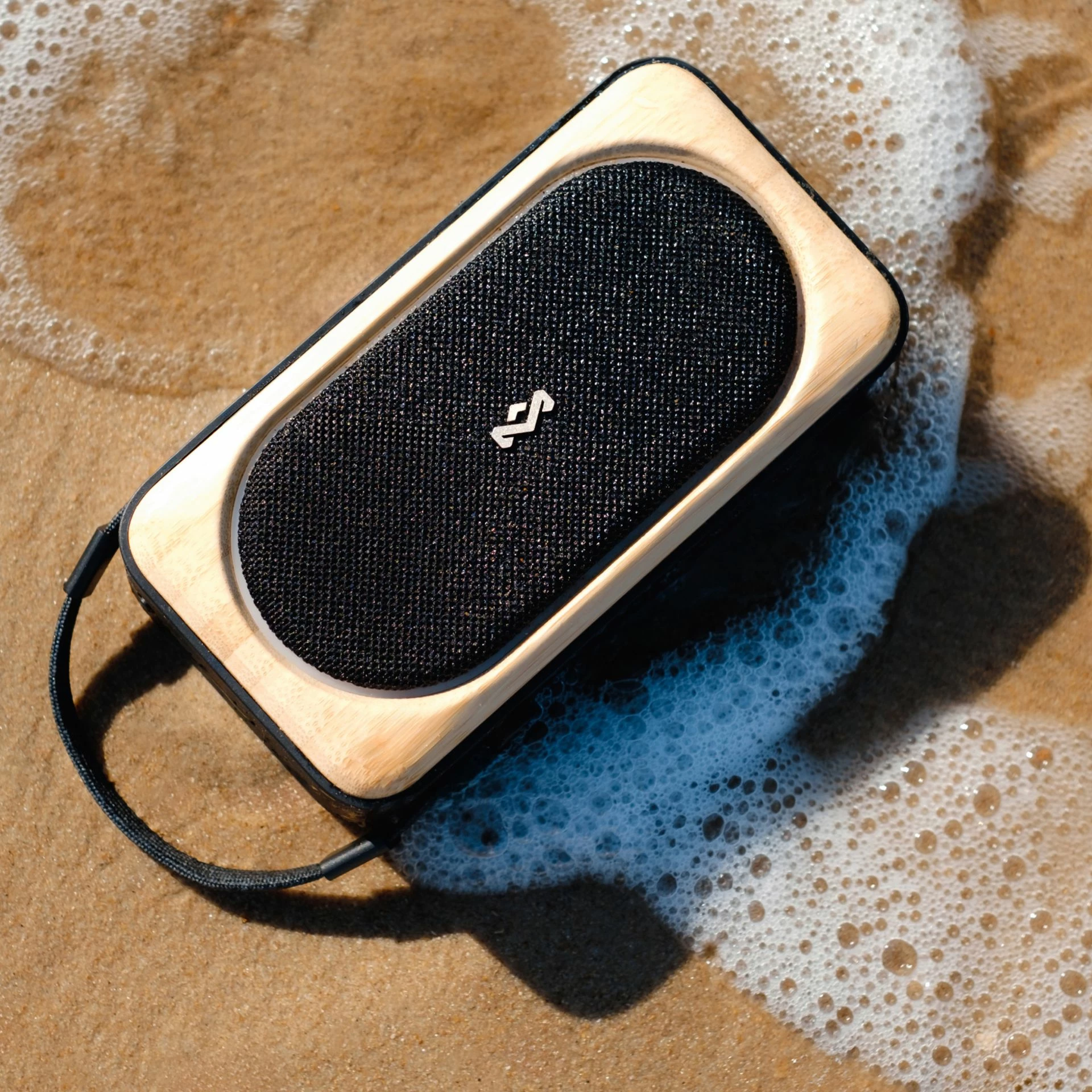 Altoparlant House of Marley Roots Solar Bluetooth, IP67, 14 orë, me panel solar, i zi