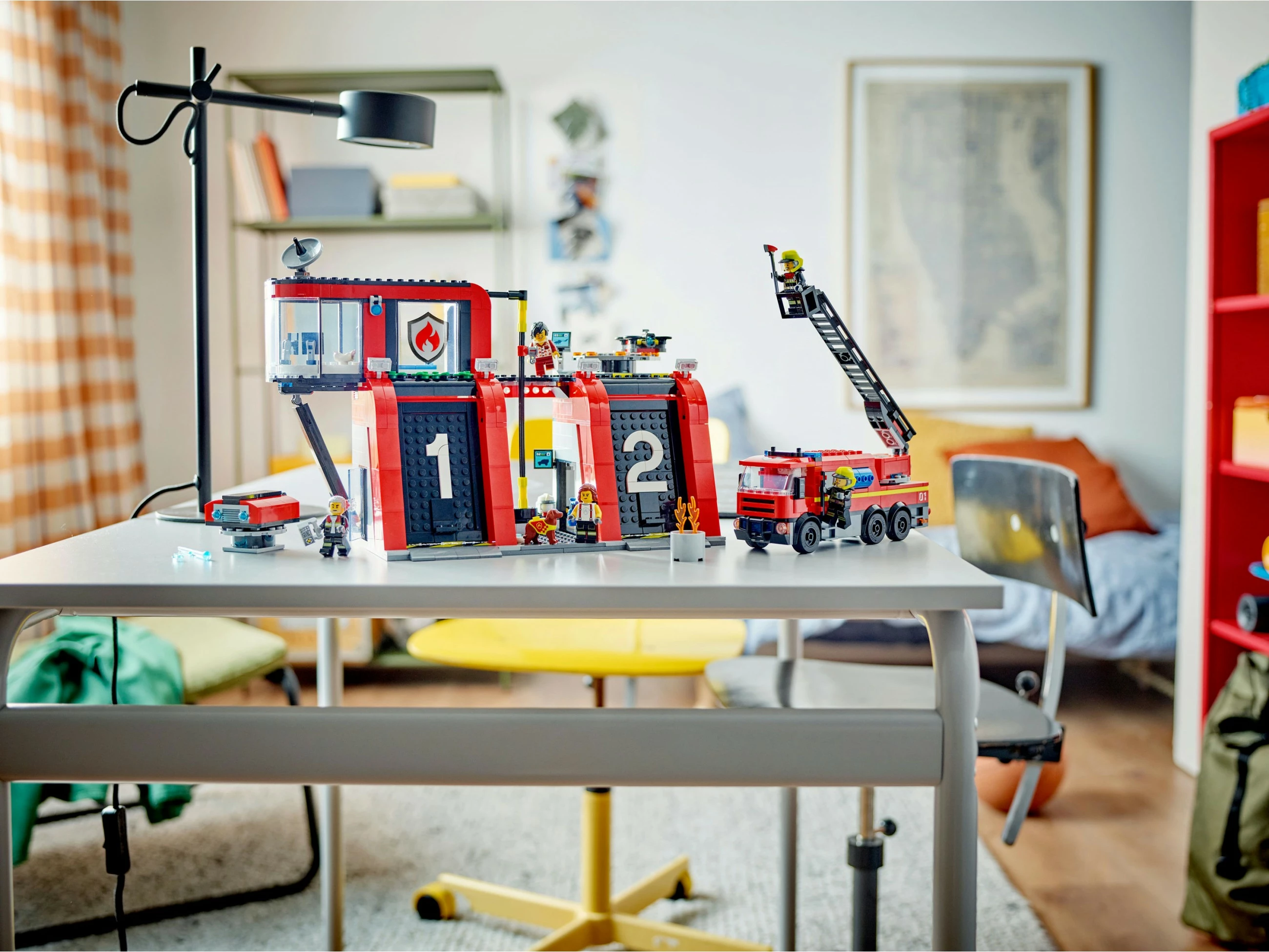 Set ndërtimi LEGO City 60414, stacion zjarri me kamion, 843 pjesë, shumëngjyrësh