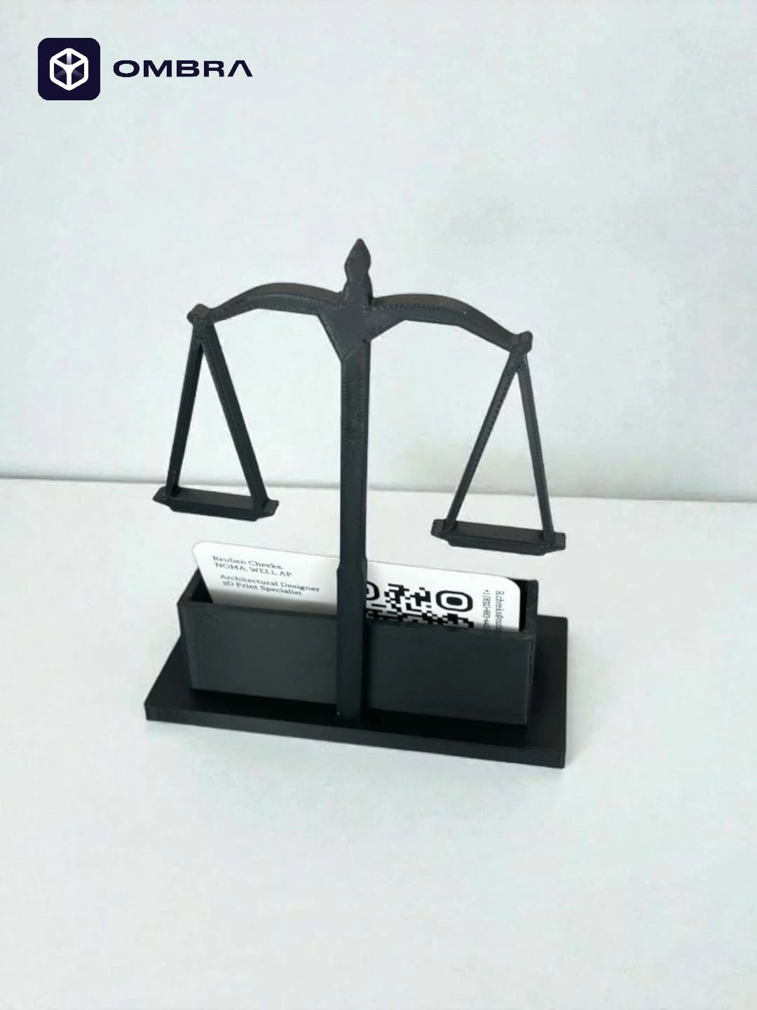 Mbajtëse për vizitëkarta në formë peshore e drejtësisë, e zezë