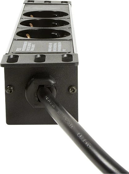Shirit prizash LogiLink 10" me 3 priza (Schuko) për rack, i zi