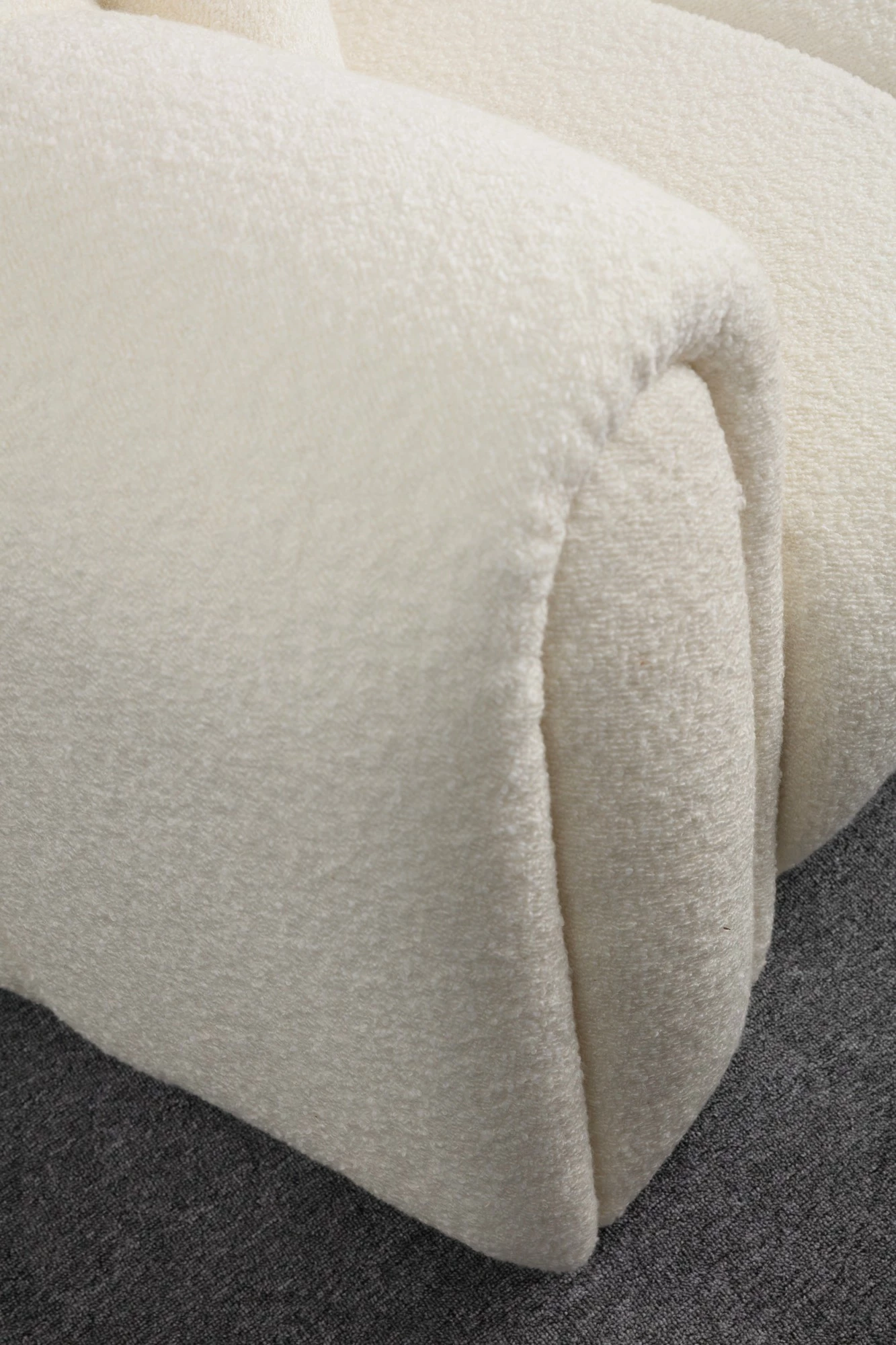 Divan treshe Atelier del Sofa Puffy, i bardhë