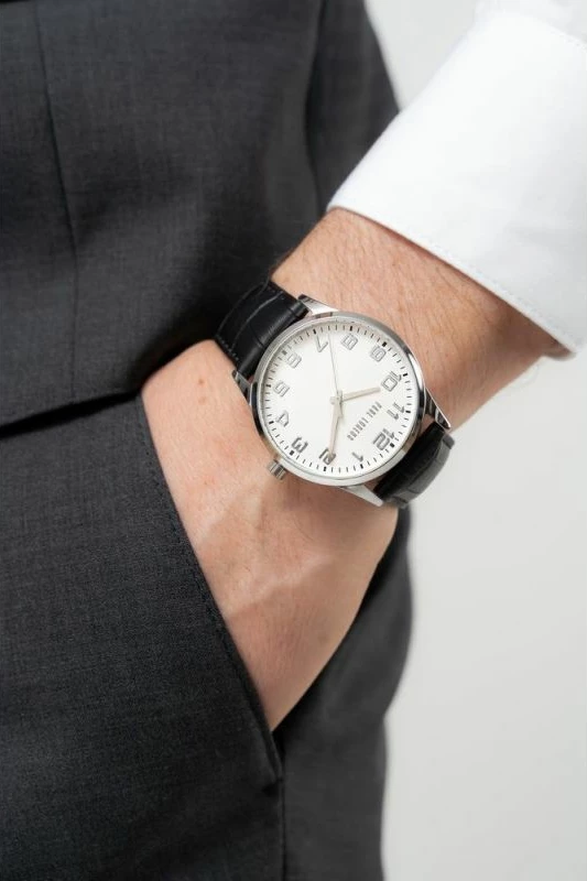 Orë dore për meshkuj Paul Lorens, e zezë