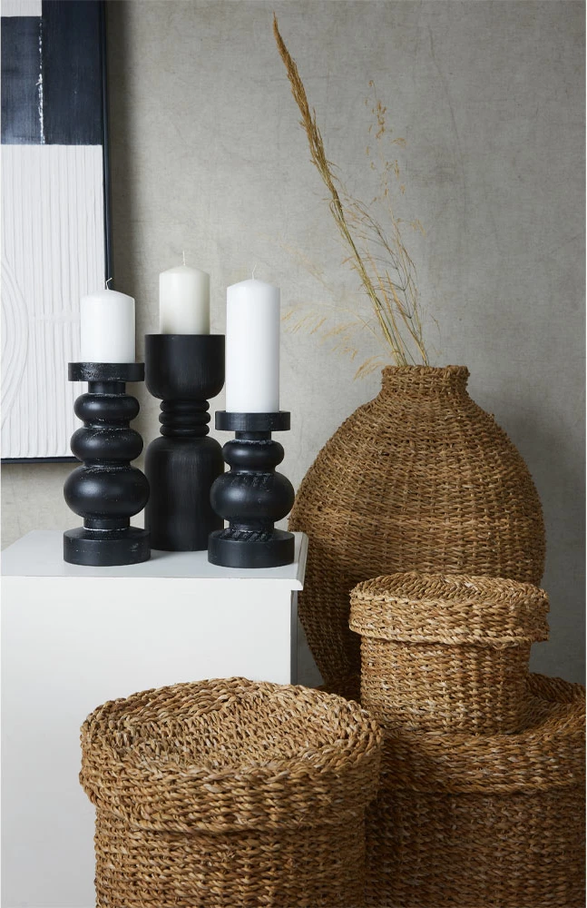 Mbajtëse qirinjsh Pierre, dru, e zezë, 13x13x27 cm