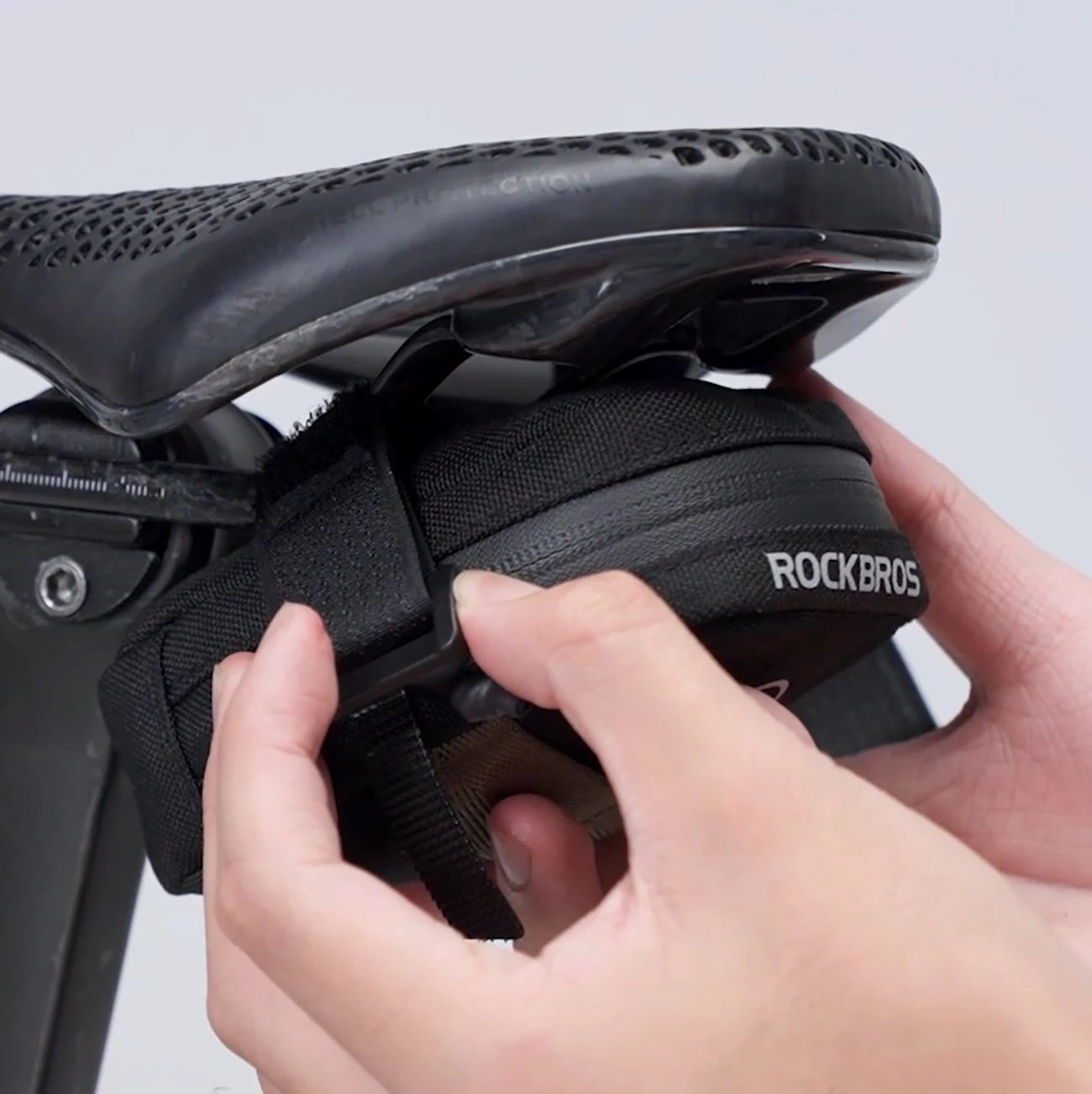 Çantë mini për biçikletë Rockbros 3013007901, 0.35L, e zezë/gjelbër