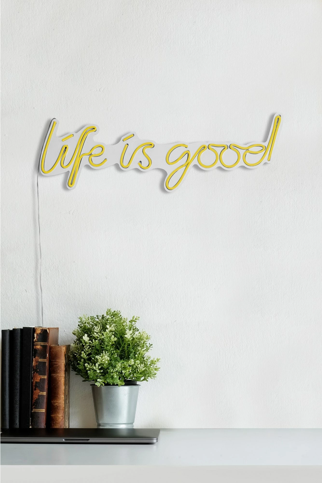 Dritë dekorative plastike LED, 'Life Is Good', ngjyrë e verdhë
