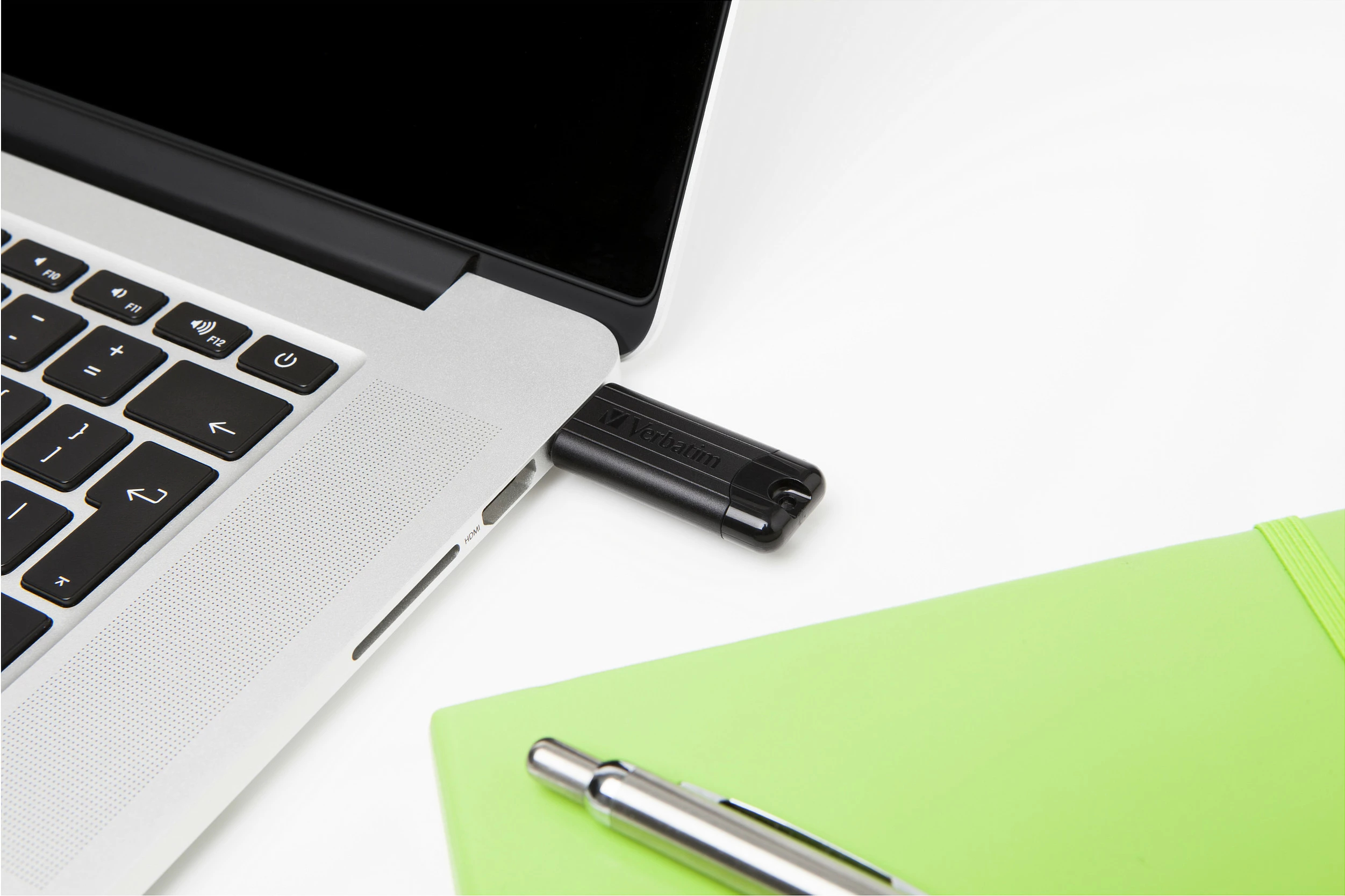 USB memorje Verbatim PinStripe 3.0 128GB, USB-A, USB 3.2 Gen 1, Slide, e zezë