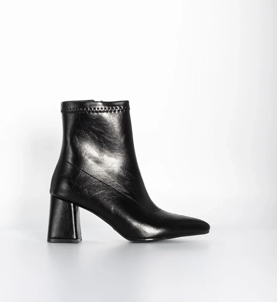 Kiara Black Leather