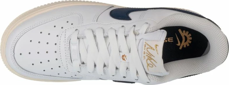 Atlete femra Nike, të bardha