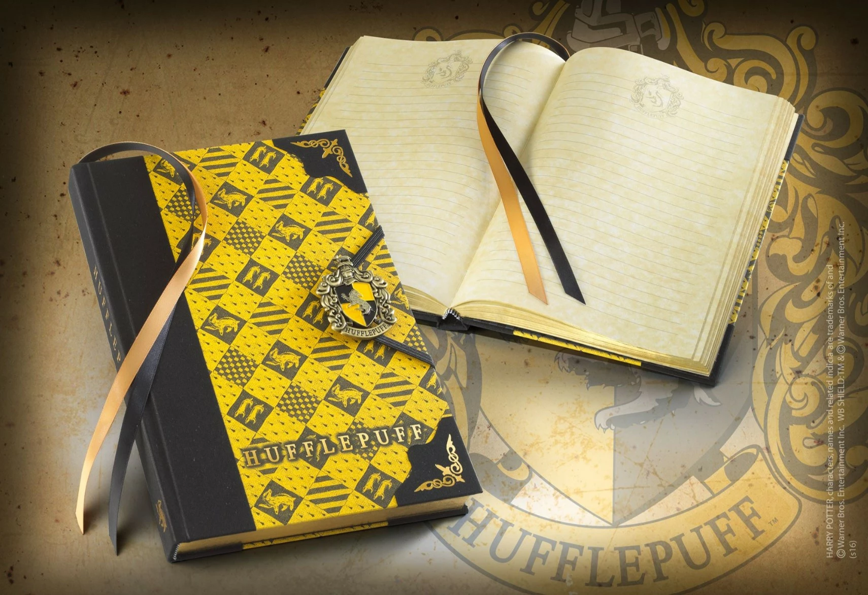 Fletore NOBLE COLLECTION Harry Potter Hufflepuff, me kapëse metalike, e zezë/verdhe