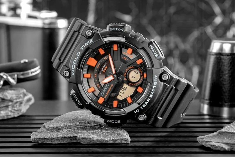 Orë dore për meshkuj CASIO, e zezë