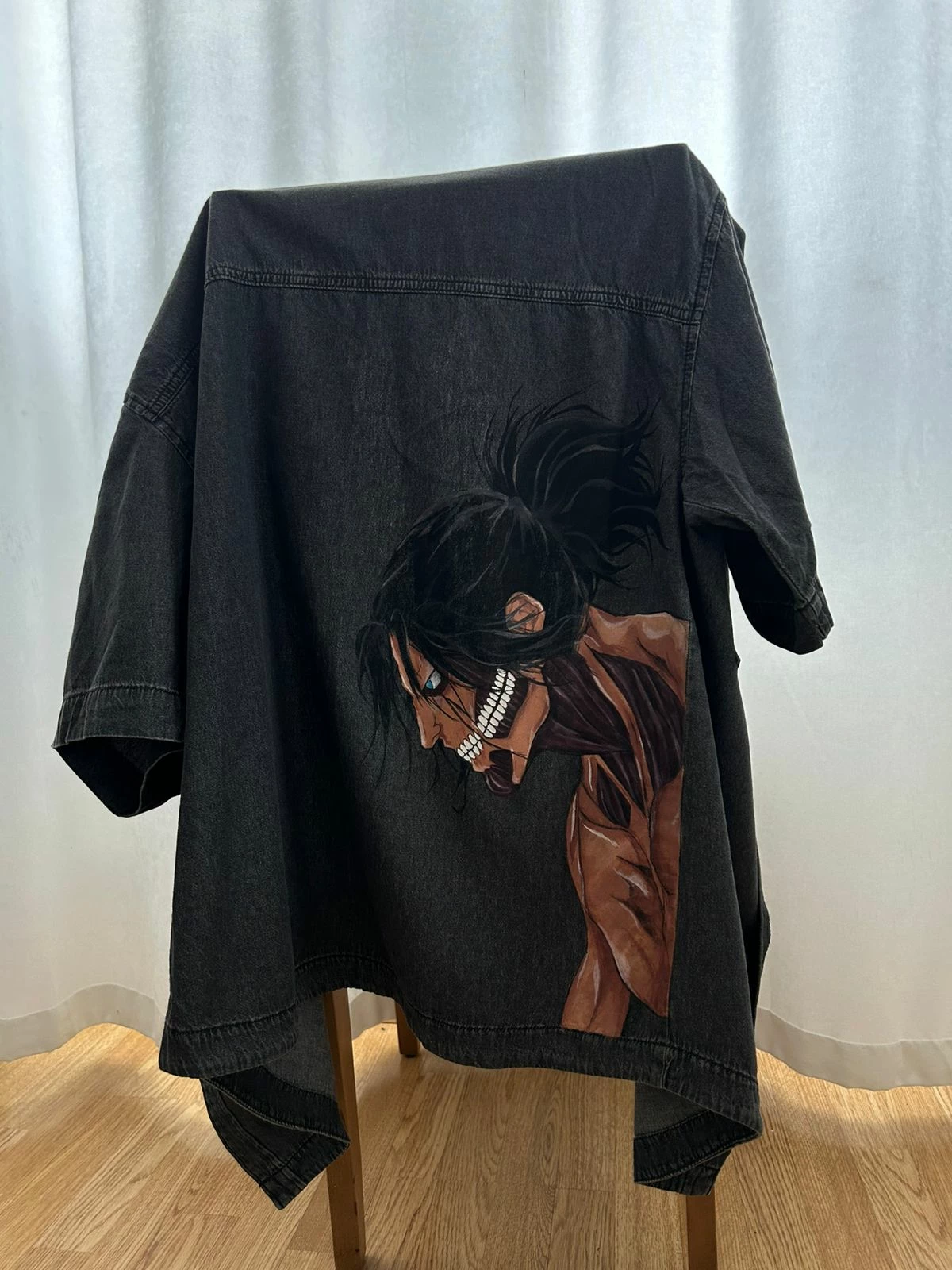 Këmishë e zezë unisex me Attack on Titan (Anime, e personalizuar)