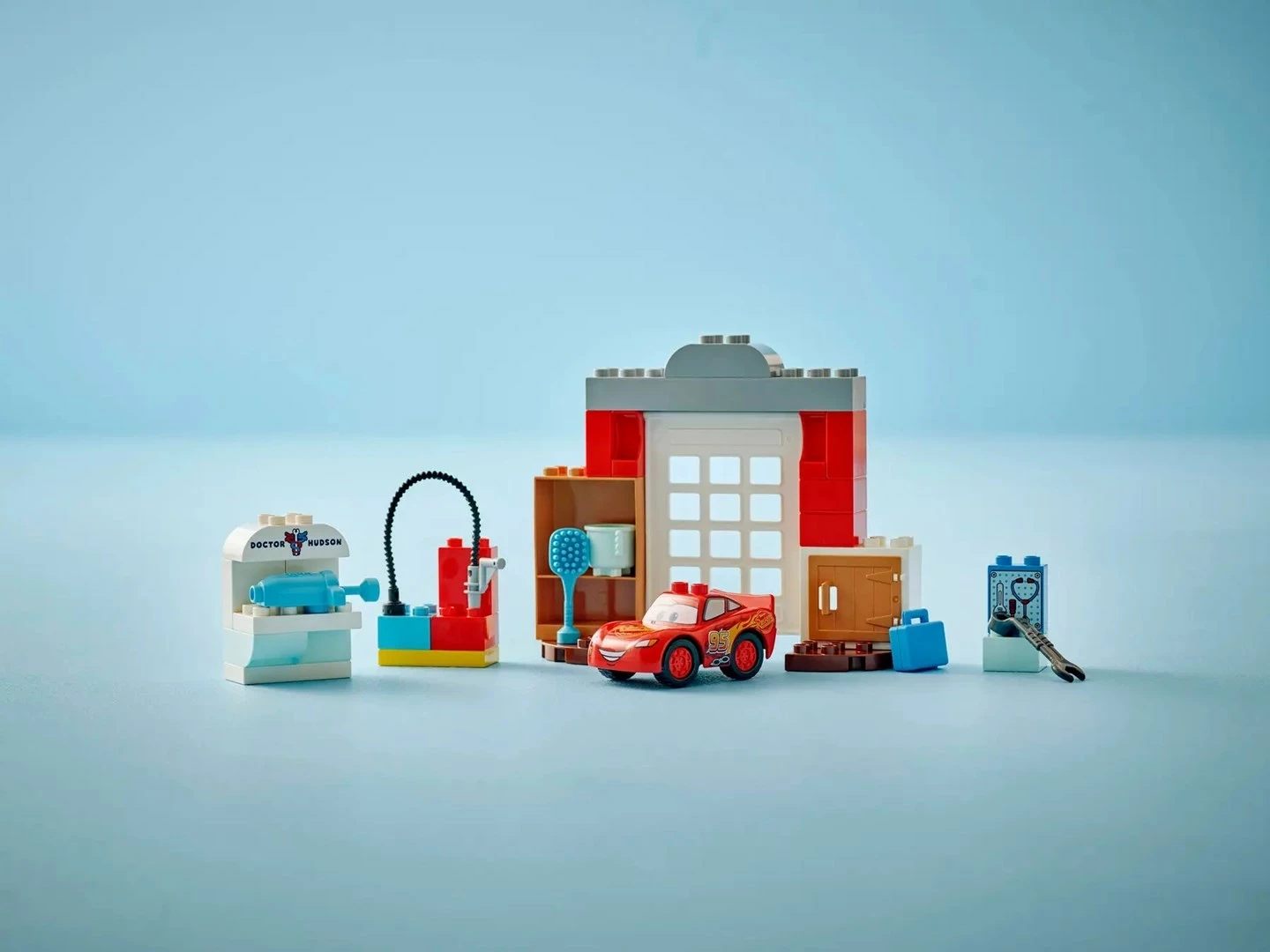 Set LEGO DUPLO McQueen's Visit to Doc's Garage, 35 pjesë