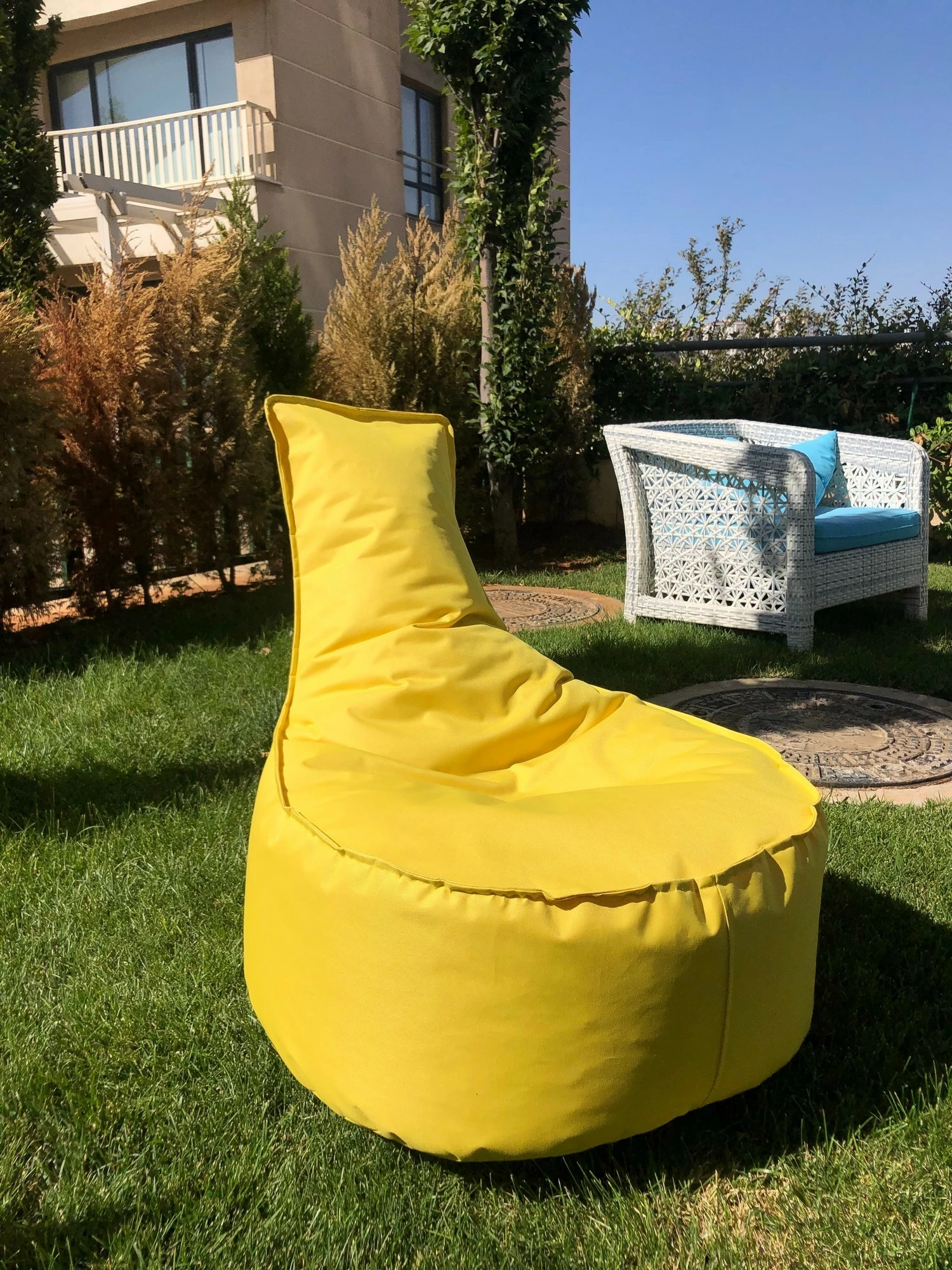 Qese ulëse e verdhë, Atelier del Sofa, Aktif