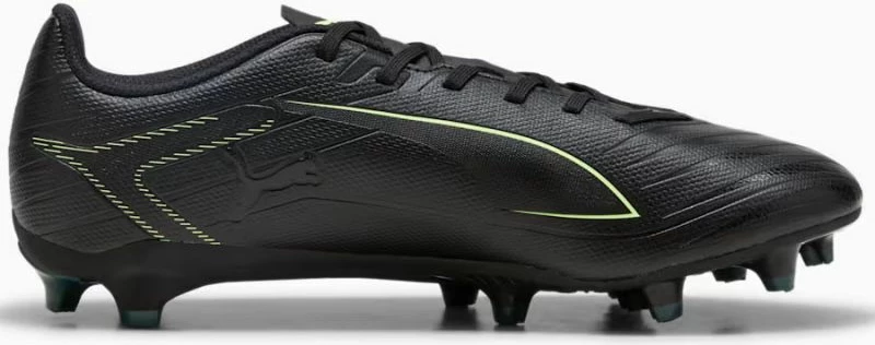 Atlete futbolli Puma, të zeza